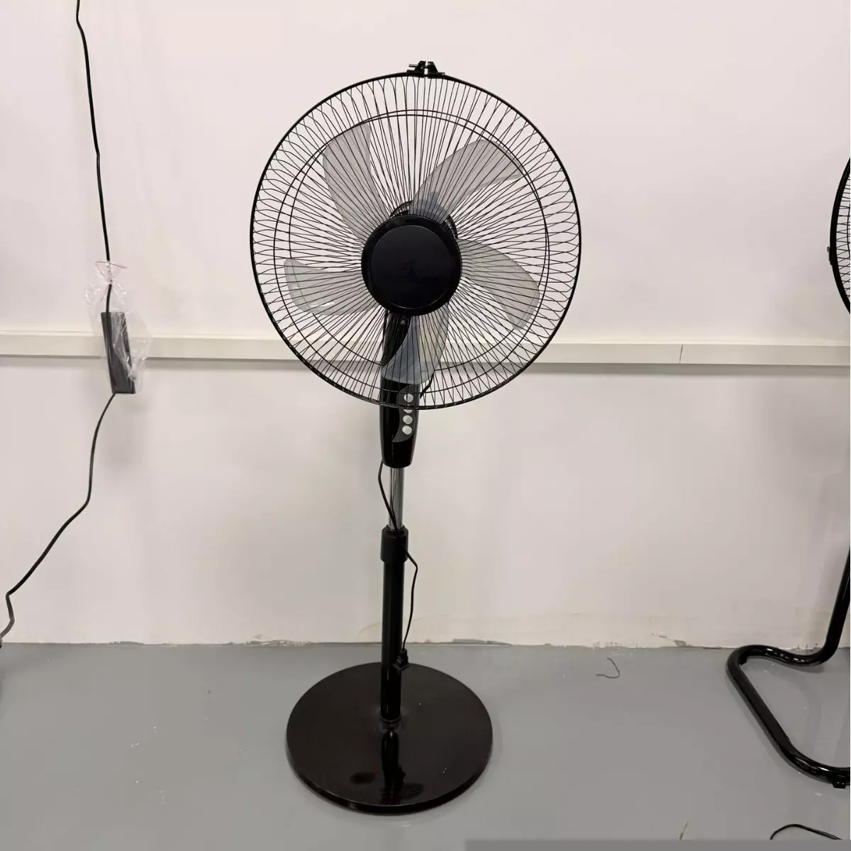 16 Inch Floor Fan with 3 Speeds, Oscillating, 45W, 220V AC, CQC Certified